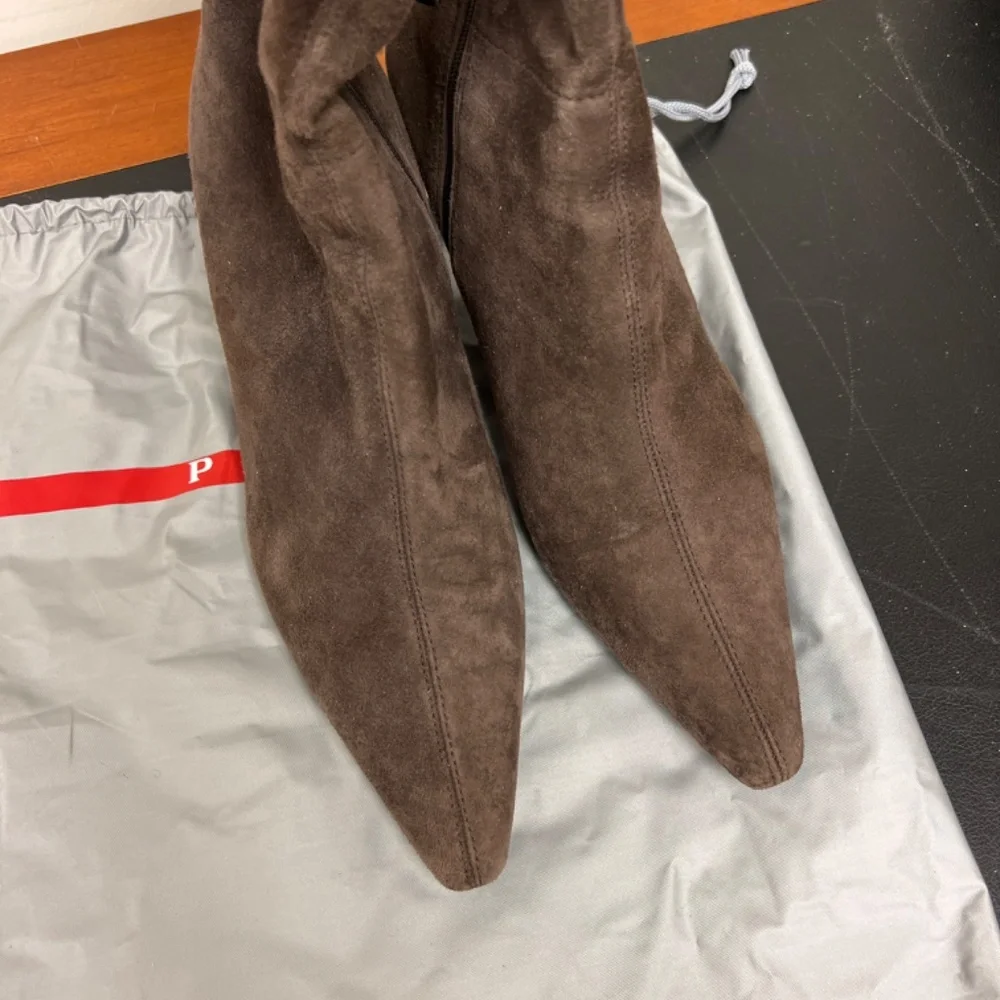 PRADA brown suede sock books - Picture 4 of 11